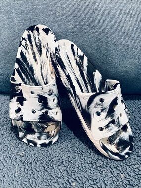 CROCS Black & White Marbled Slide Sandals